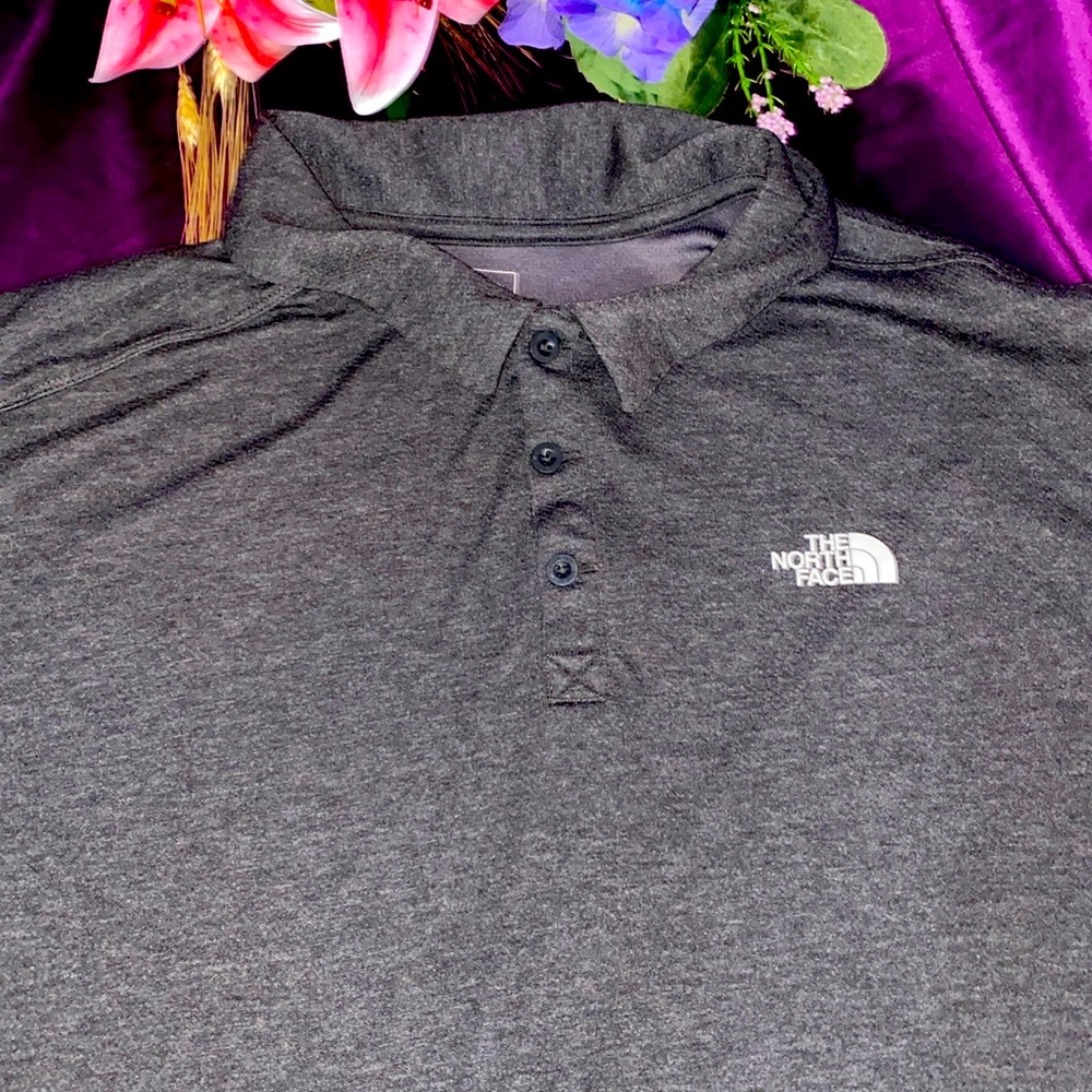 The North Face men’s size XXL/TTG dark grey, never worn